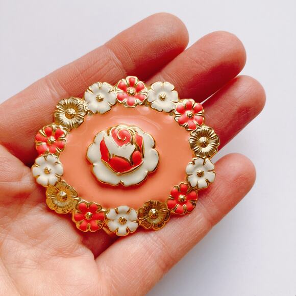 Vintage Enamel Floral Brooch Bold Dimensional Costume Pin Gold Tone - Picture 2 of 8